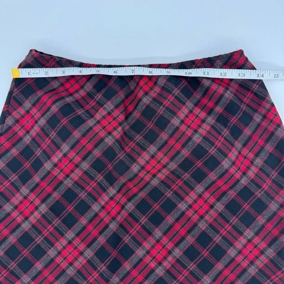 Red & Black Plaid Mini Skirt – Women’s Small - Picture 3 of 6